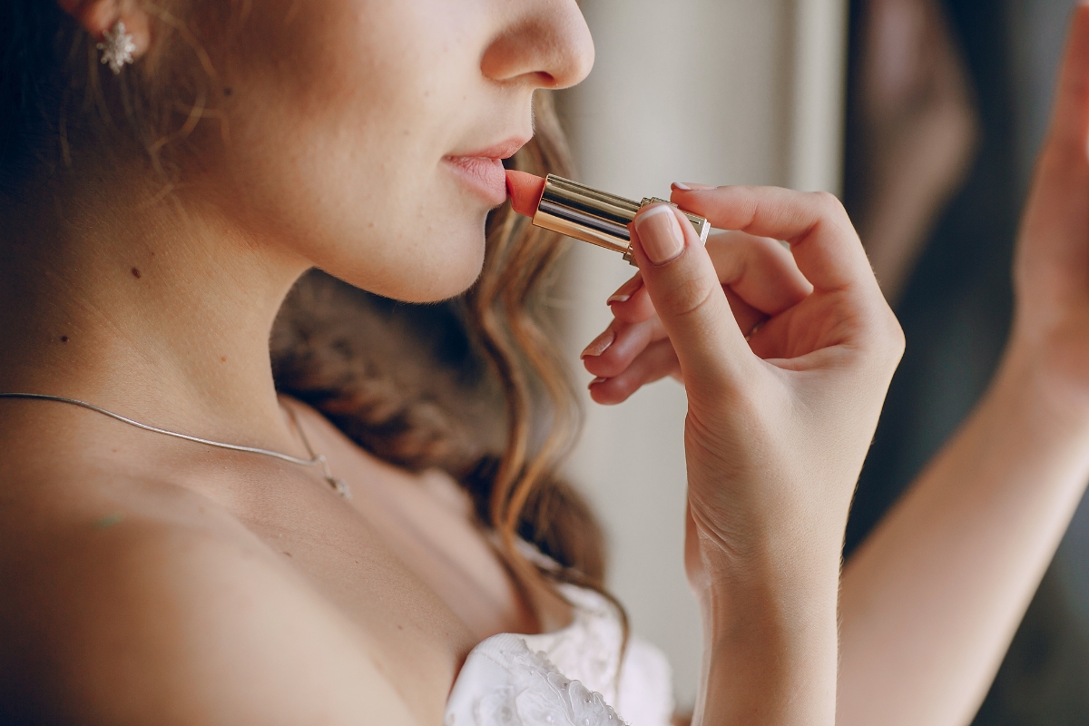 how to choose wedding hair and makeup